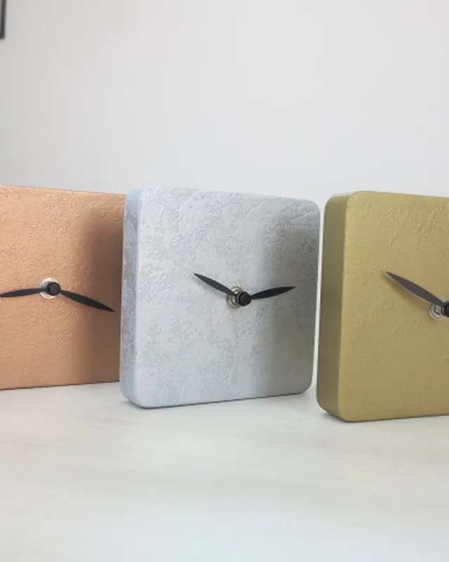 Orologio d'appoggio effetto materico oro - in legno - verniciato - design - arredo design - Wdesign - macerata - marche