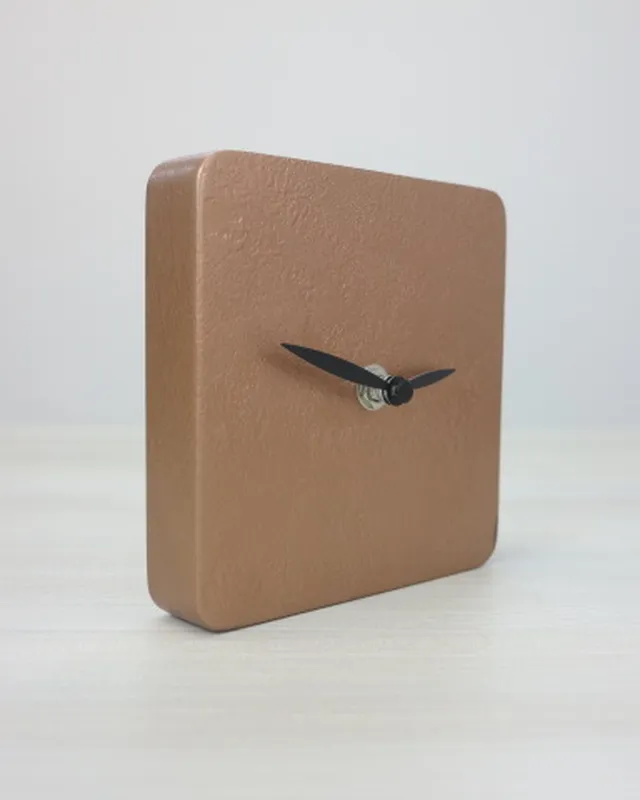 COPPER CLOCK Orologio in legno verniciatura materica