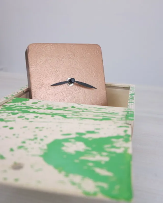 COPPER CLOOCK Orologio in legno verniciatura materica