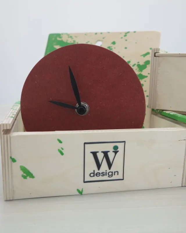 SLEEK CLOCK VINACCIO orologio d'appoggio in legno