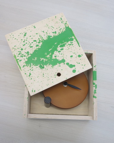 CORTEN CLOOCK Orologio rotondo d'appoggio in legno